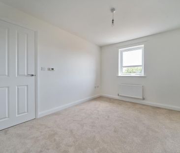 4 bedroom detached house to rent - Photo 2