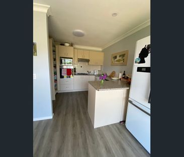 Low Maintenance, Convenient To Shops and M1 - Photo 4