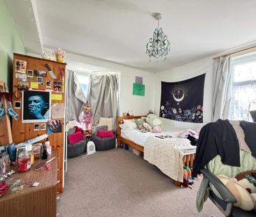 4 bedroom end of terrace house to rent - Photo 2