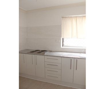 Excellent Condition Unit In Convenient Location ! - Photo 3