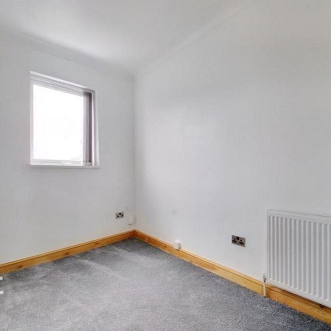 4 bedroom flat to rent - Photo 1