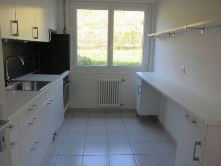 For rent – 6-room apartment of 135m2 on the ground floor - Photo 2