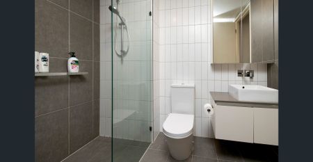 Spacious Residence With Courtyard And North Aspect - Photo 5