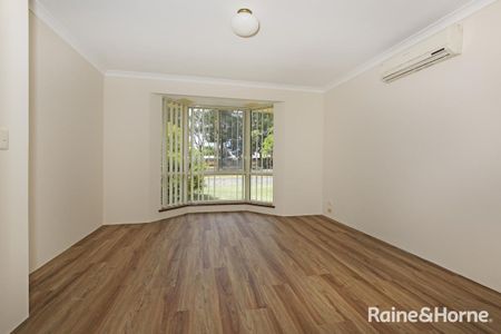 LARGE FAMILY HOME IN SOUGHT AFTER LOCATION - Photo 2