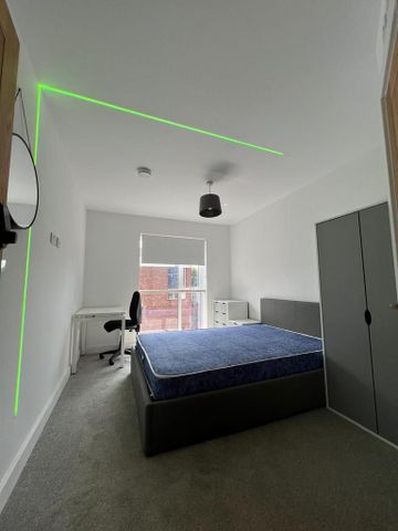 4 bedroom flat to rent - Photo 5