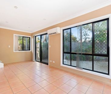 Spacious & Convenient 3-Bedroom Townhouse in Prime Ferny Grove Loca... - Photo 4