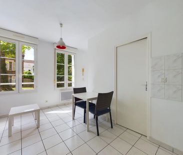 Proche centre ville de Sainte Savine, gare et voie verte - Photo 3