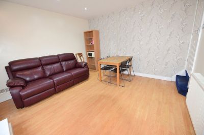 3 bedroom House in Thornville Grove, Leeds - Photo 1