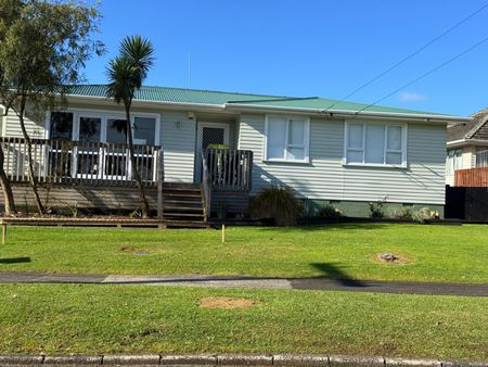 3-Bedroom Home in Prime Pakuranga Location - Photo 3