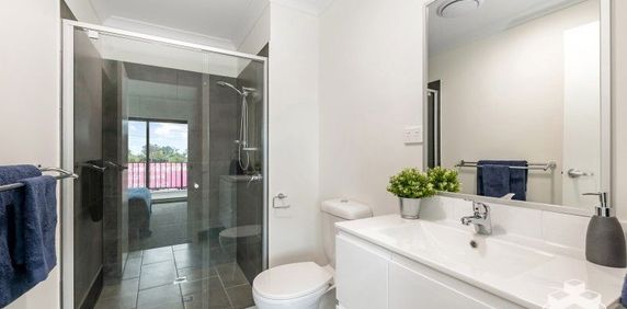 Modern Unit - Photo 2