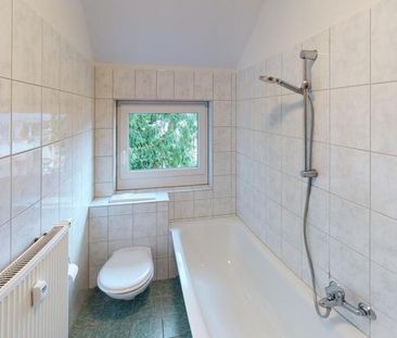 Ruhig gelegene 2-Raum-Wohnung mit Einbauküche - Photo 1