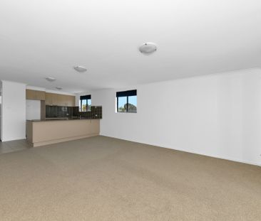 Convenient Living with Space and Comfort - Photo 4