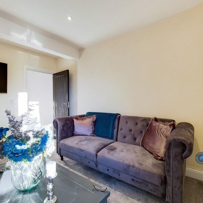 1 bedroom in a flat share to rent - Photo 1