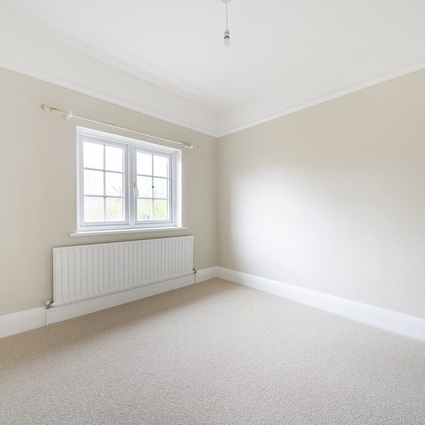 Detached House to rent - Shirley Road, Croydon, CR0 - Photo 1