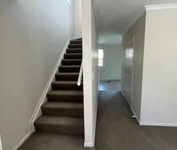 Modern home in the heart of Manurewa - Photo 2