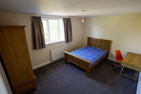 6 Bed Semi-Detached House, Morris Road, SO15 - Photo 4