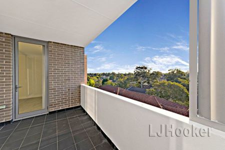MODERN LIVING - PERFECTLY POSITIONED IN A1 HOMEBUSH VILLAGE LOCATION - Photo 4