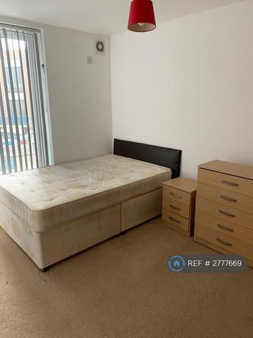 2 bedroom flat to rent - Photo 3
