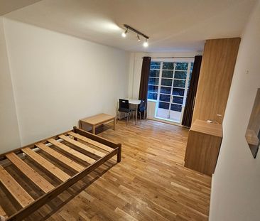 Studio Flat, Shepherds Bush Road, W6 - Photo 3