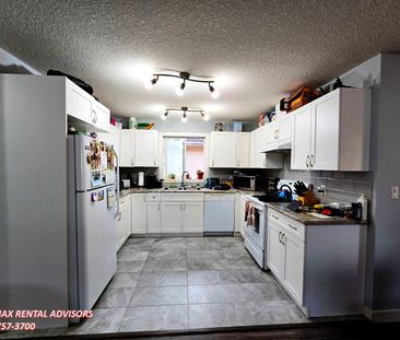 UPPER UNIT 3 BED, 1.5 BATH, BUILT IN 2016 IN-FILL HOME W/ DBL GARAG... - Photo 5