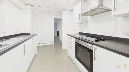 2 Bedroom Terraced - Photo 3
