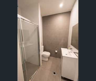 Modern & Spacious Townhouse Living in the Heart of Girraween!! - Photo 3