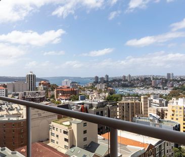 Open-plan, one-bedroom apartment, freshly painted and featuring dis... - Photo 5