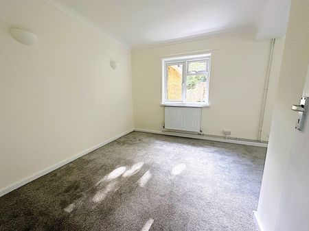 A 3 Bedroom Ground Floor Flat Instruction to Let in Bexhill-on-Sea - Photo 4