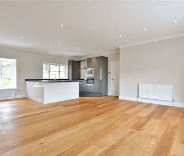 A well-proportioned apartment decorated to a high standard throughout. - Photo 5