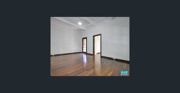 Great Location - heritage building - Photo 1