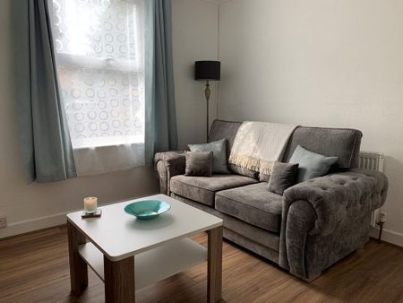 2 Bed Student Accommodation - Photo 2