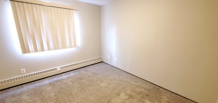 Fantastic Find! Well Maintained Building! Spacious 2 BED Apartment - Photo 4