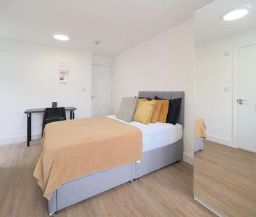 1 bedroom in a house share to rent - Photo 2