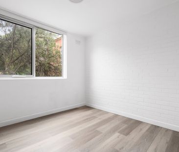 Renovated, Tranquil And Secure In Prestigious Locale - Photo 3