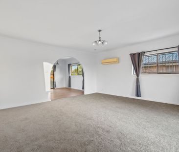 24 Bedivere, Carindale QLD 4152 - House For Rent | Domain - Photo 2