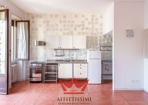 Rif. 772 | bilocale con balcone con vista sulla darsena.