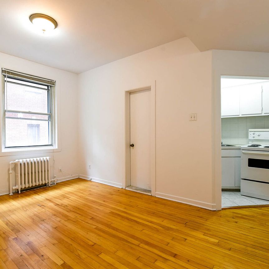 3495 Van Horne - Photo 1