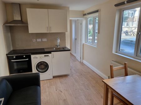 1 Bed Flat, King Street, W6 - Photo 3