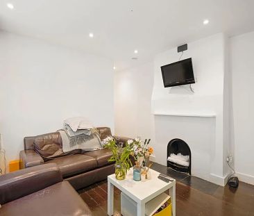3 bedroom apartment to rent in Latchmere Road, Battersea, London, SW11 - Photo 1