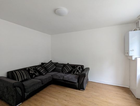 2 Bed Flat, Dorking Court, N17 - Photo 1