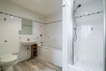 To Let 2 Bed Flat - Photo 2