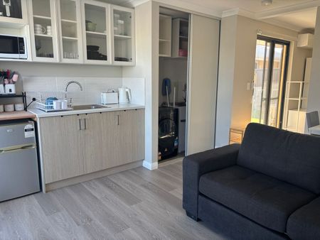 SELF-CONTAINED SUITE - Photo 3