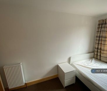 3 bedroom flat to rent - Photo 5