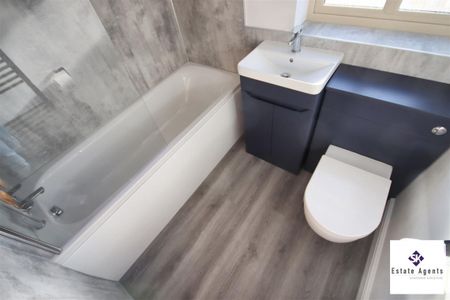 4 Bedroom House - Townhouse To Let - Photo 4