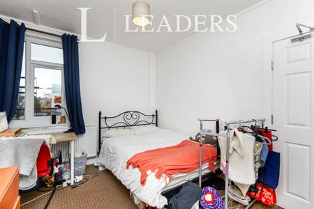 6 bedroom semi detached to rent Gedling Grove, Nottingham, Nottinghamshire, NG7 - Photo 3