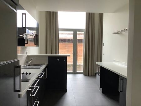 LEDE - Ruim, gelijkvloers appartement mét staanplaats. - Foto 3