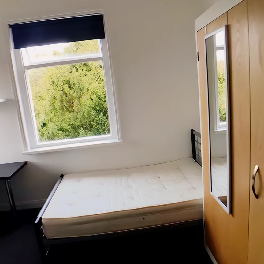 Halls E: Standard Studios - Photo 1