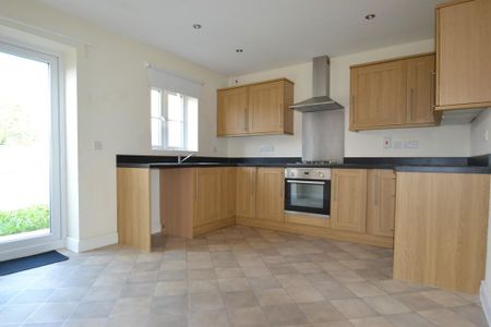 3 bedroom semi-detached house to rent - Photo 4