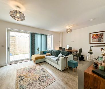 3 bedroom terraced house to rent - Photo 2