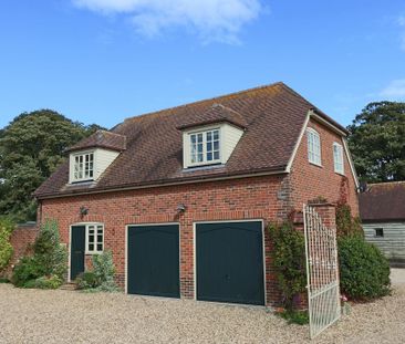 1 bedroom coach house to rent - Photo 1